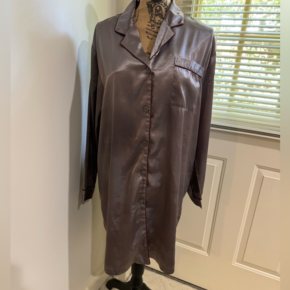 Cabernet sleepwear size Medium taupe long top pj